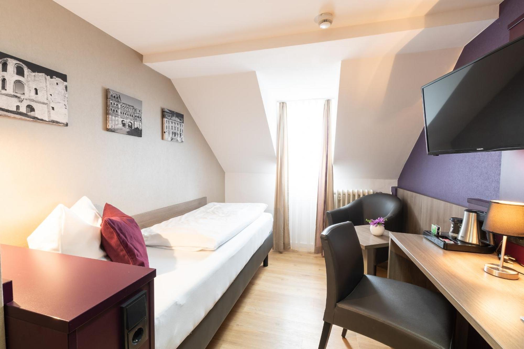 Hotel Porta Nigra Trier Rum bild