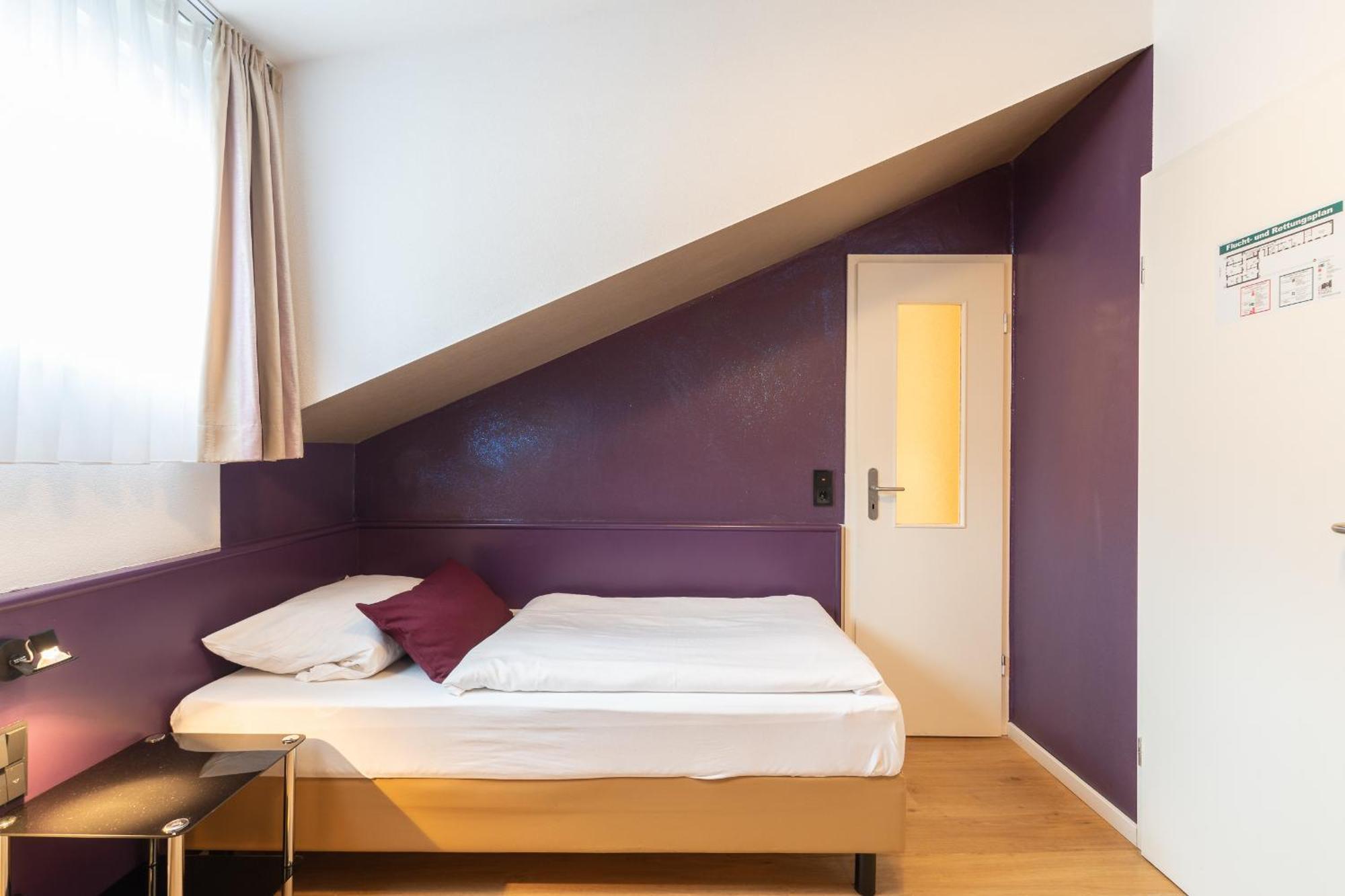 Hotel Porta Nigra Trier Rum bild